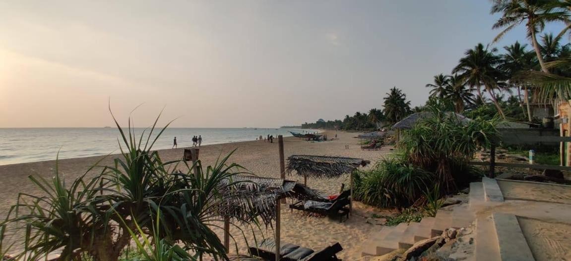 Sailors' Bay Bed & Breakfast Hikkaduwa Exterior foto