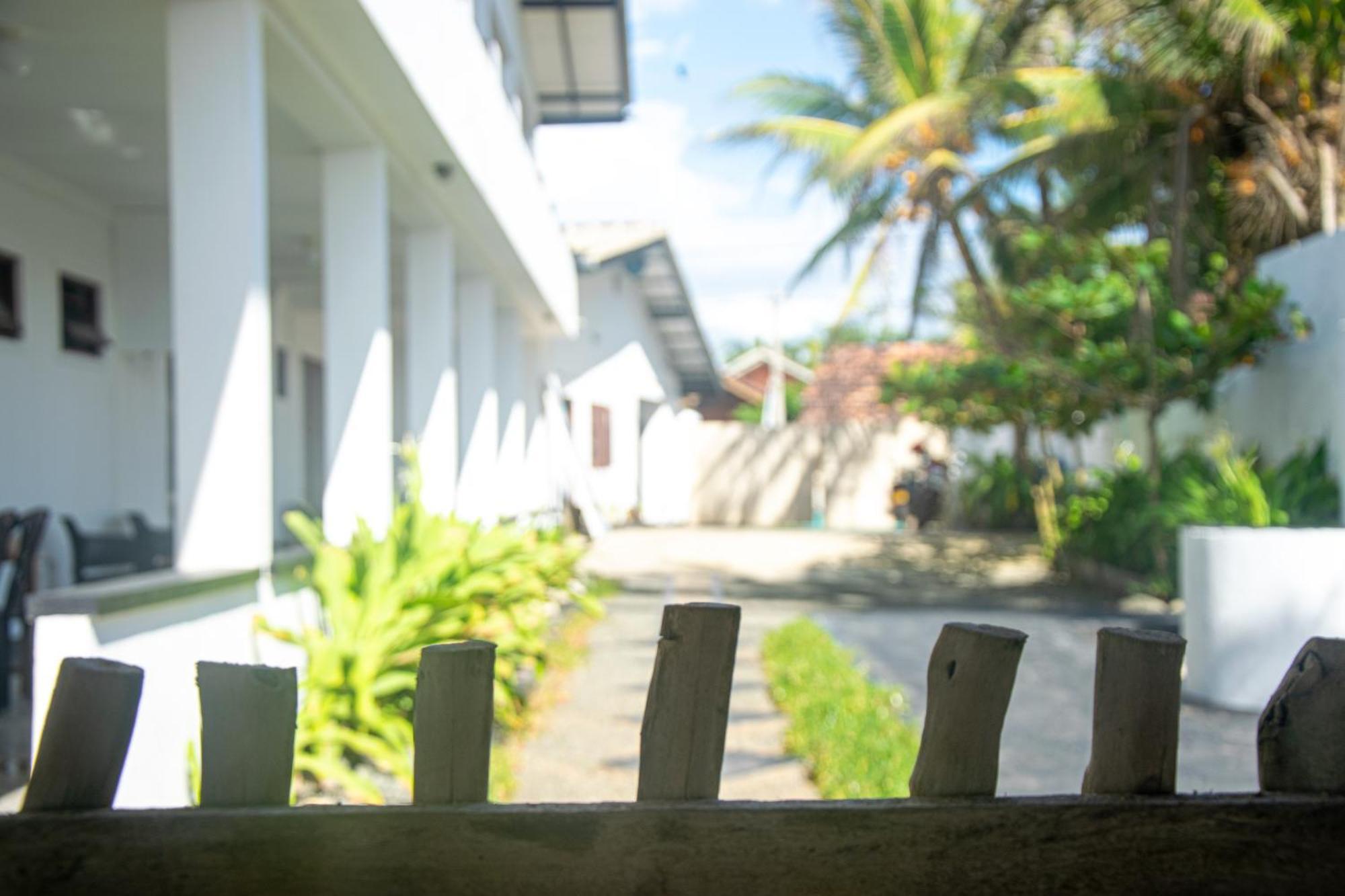 Sailors' Bay Bed & Breakfast Hikkaduwa Exterior foto