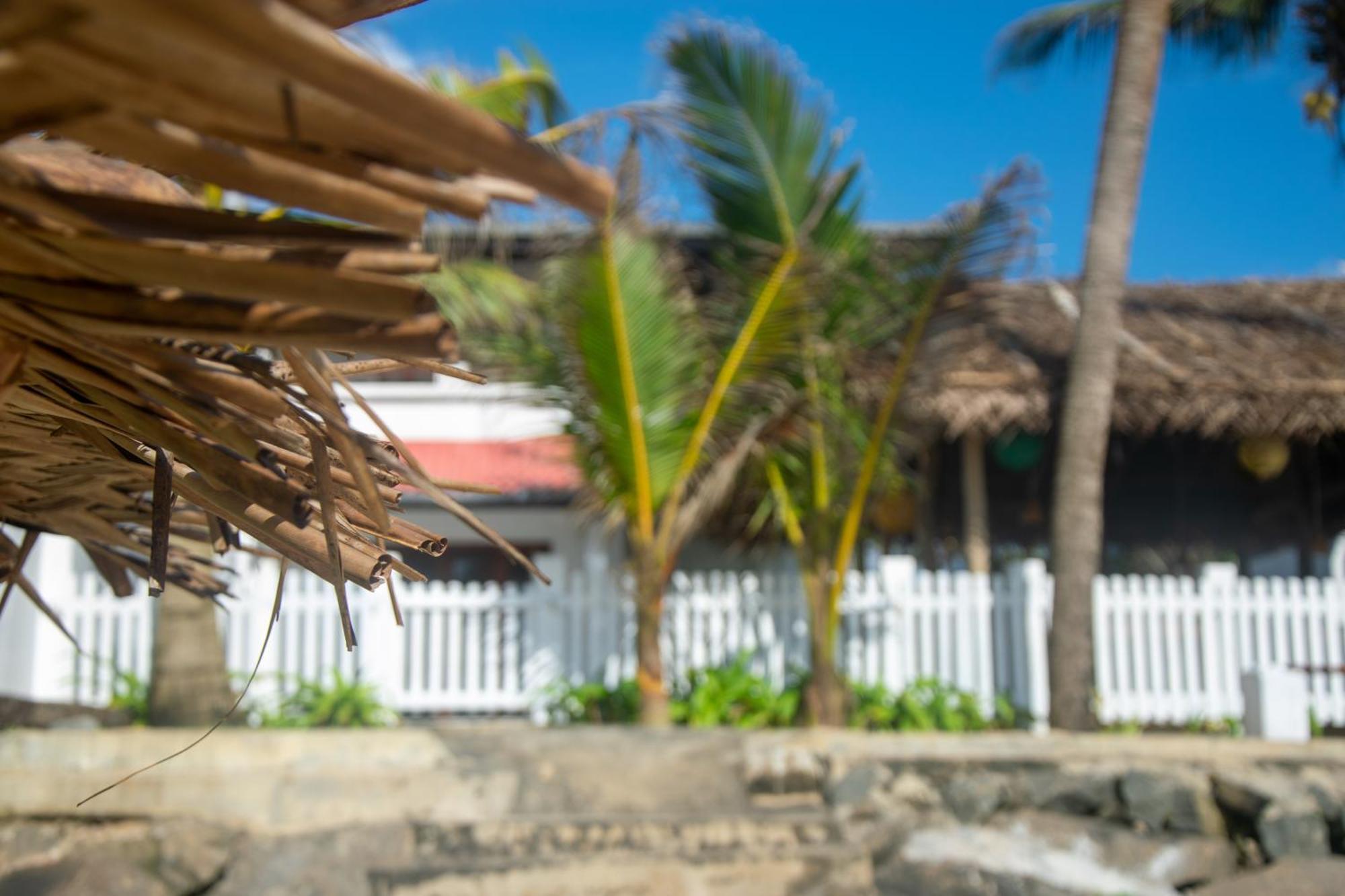Sailors' Bay Bed & Breakfast Hikkaduwa Exterior foto