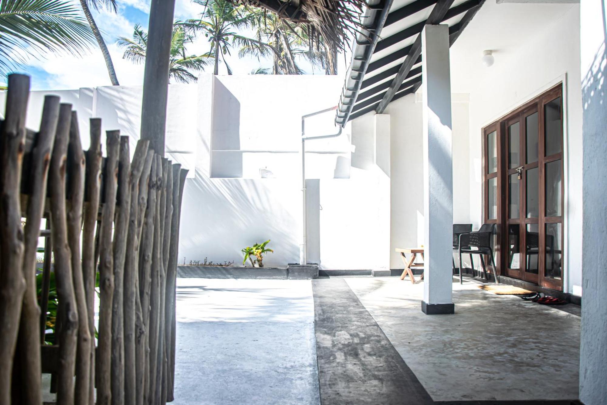 Sailors' Bay Bed & Breakfast Hikkaduwa Exterior foto