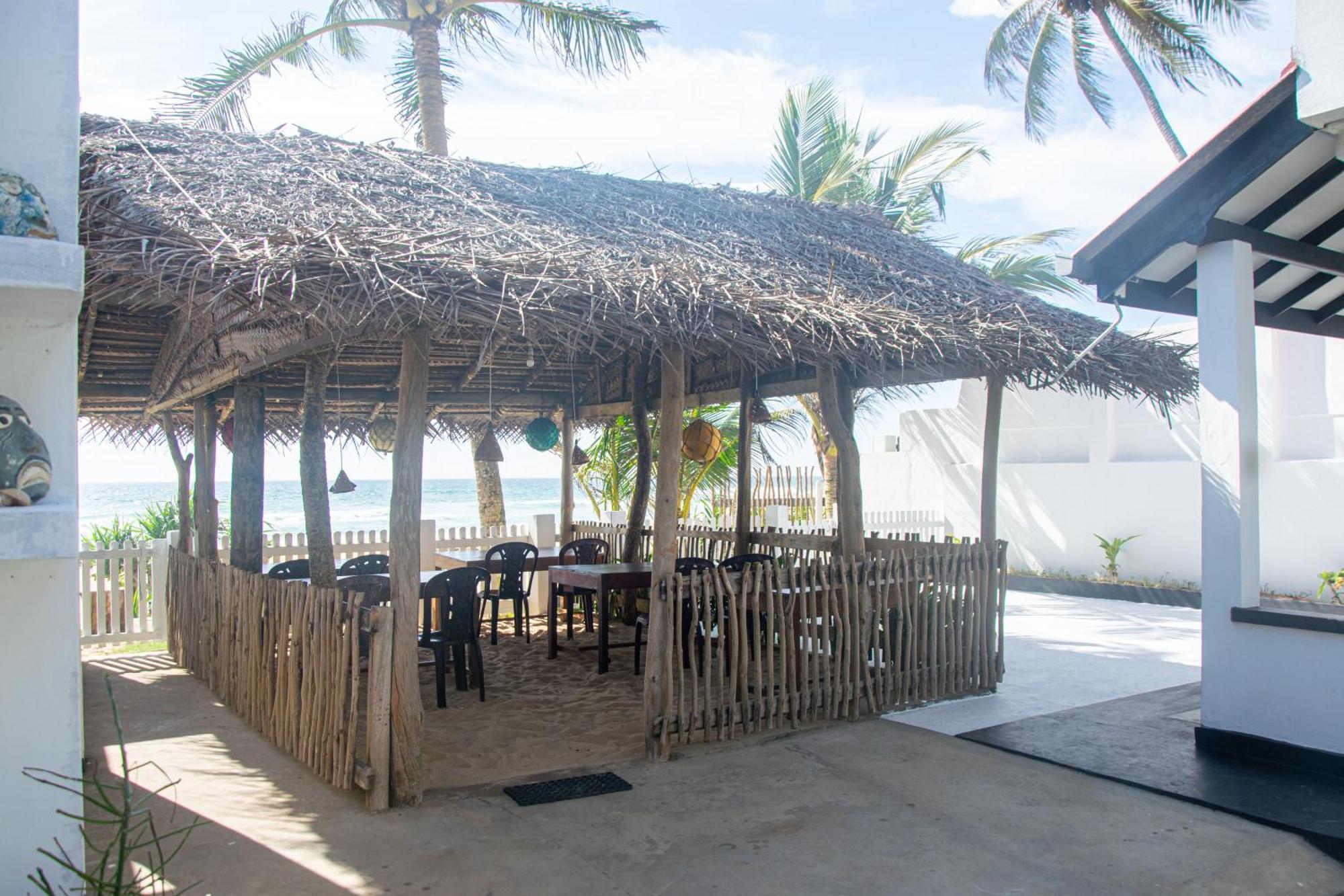 Sailors' Bay Bed & Breakfast Hikkaduwa Exterior foto