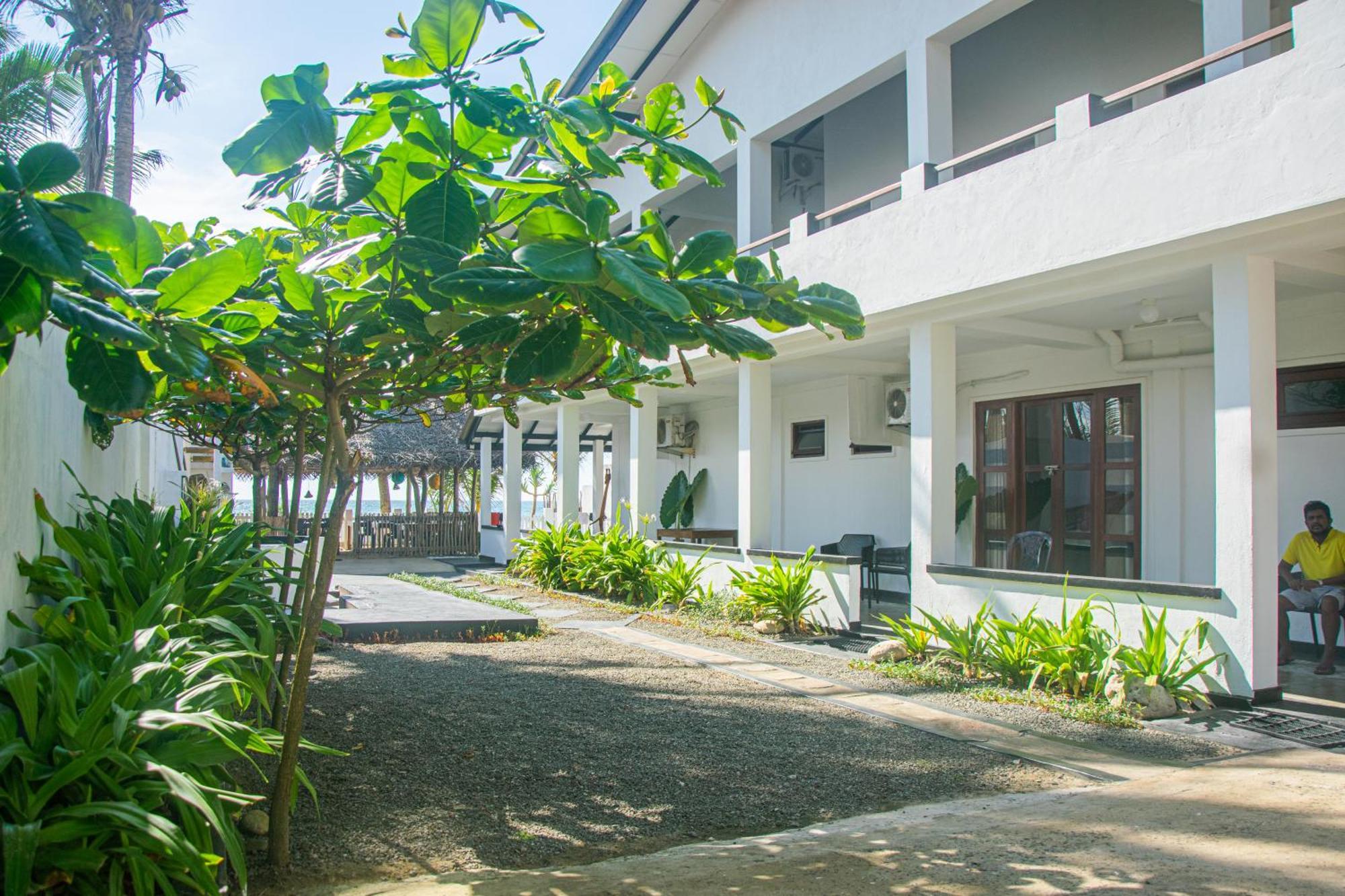 Sailors' Bay Bed & Breakfast Hikkaduwa Exterior foto