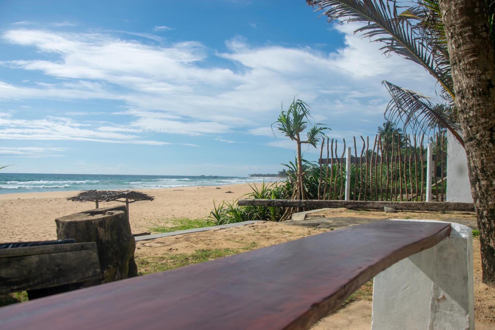 Sailors' Bay Bed & Breakfast Hikkaduwa Exterior foto