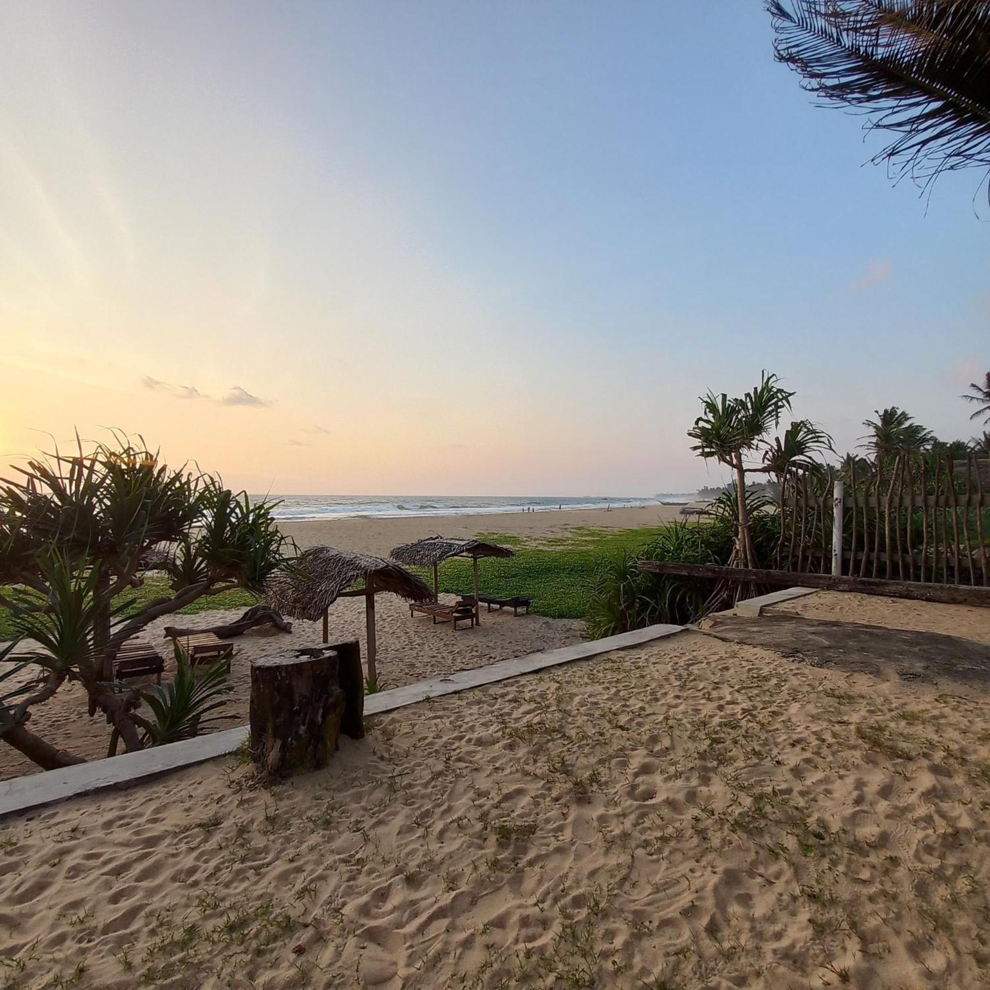 Sailors' Bay Bed & Breakfast Hikkaduwa Exterior foto