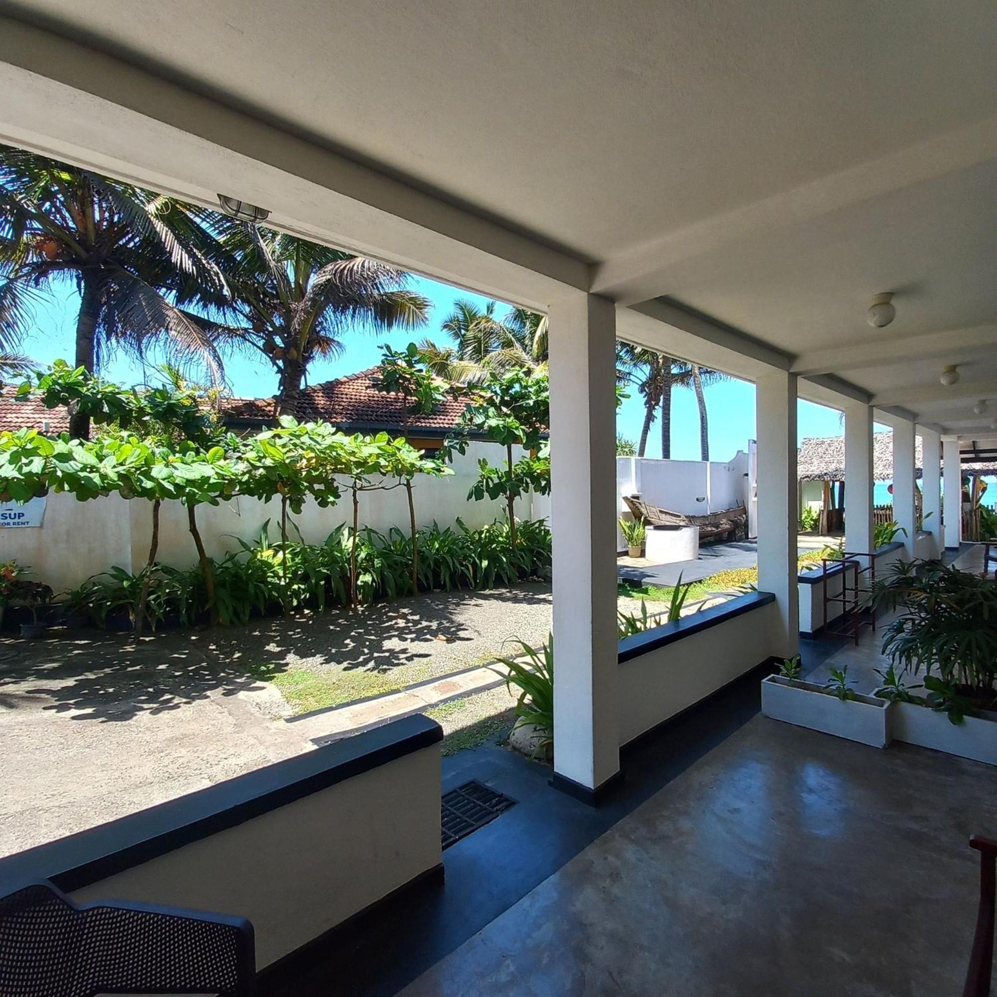 Sailors' Bay Bed & Breakfast Hikkaduwa Exterior foto