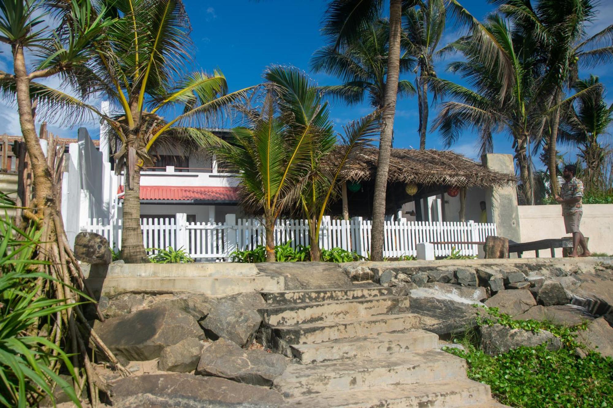 Sailors' Bay Bed & Breakfast Hikkaduwa Exterior foto