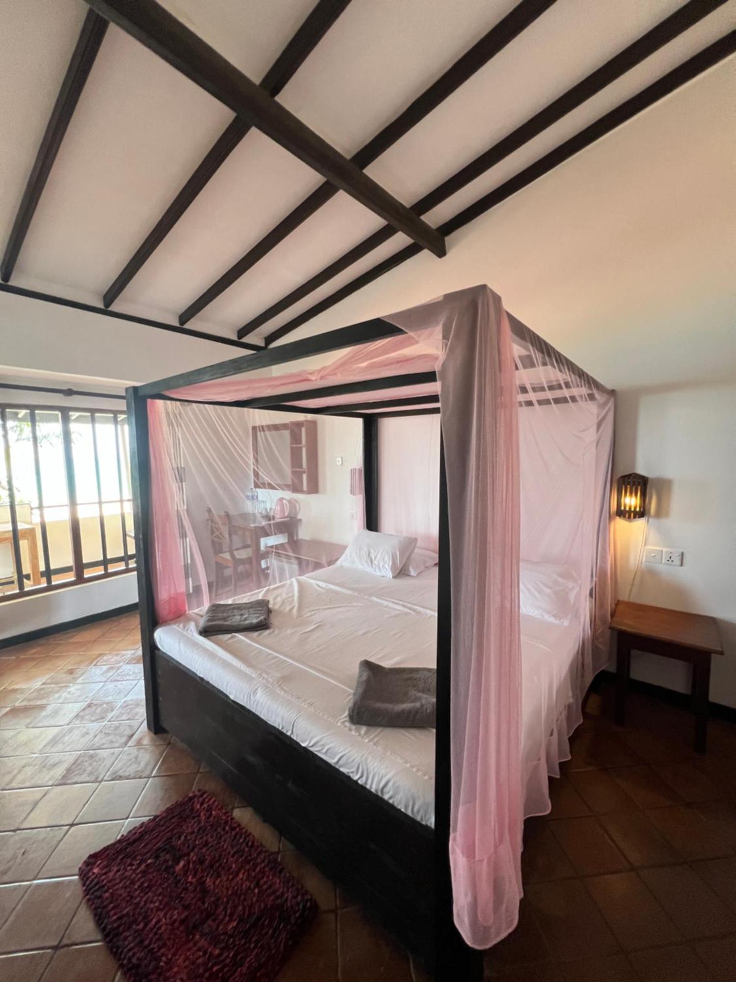 Sailors' Bay Bed & Breakfast Hikkaduwa Exterior foto