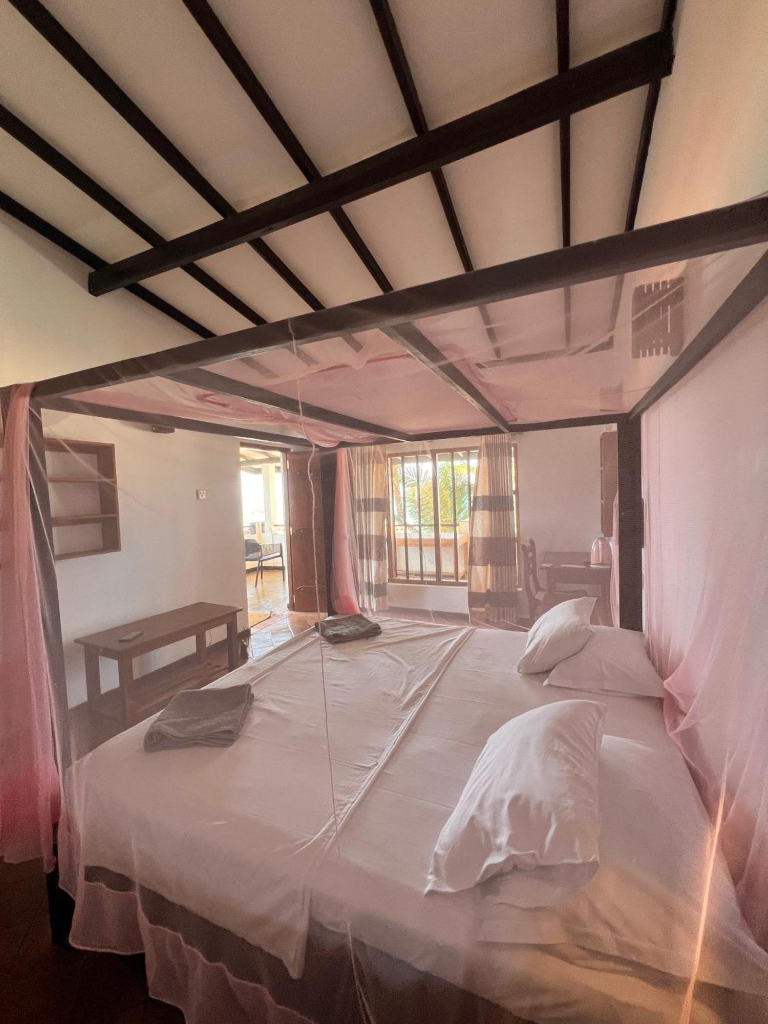 Sailors' Bay Bed & Breakfast Hikkaduwa Exterior foto