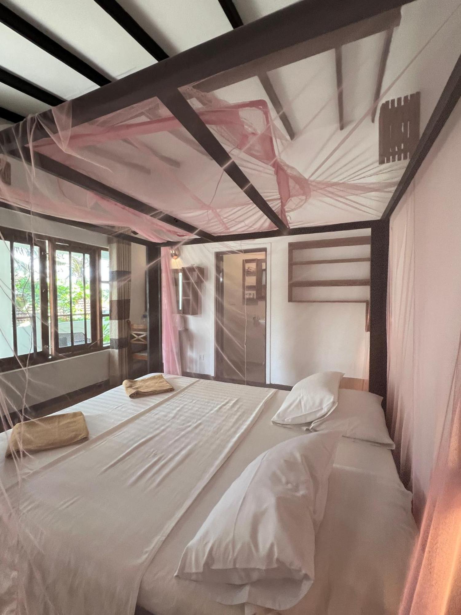 Sailors' Bay Bed & Breakfast Hikkaduwa Exterior foto