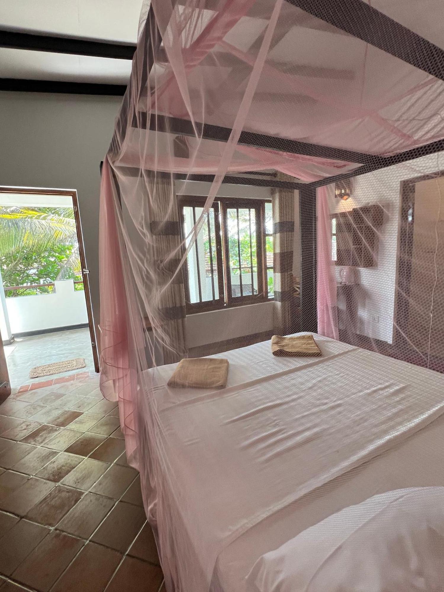 Sailors' Bay Bed & Breakfast Hikkaduwa Exterior foto