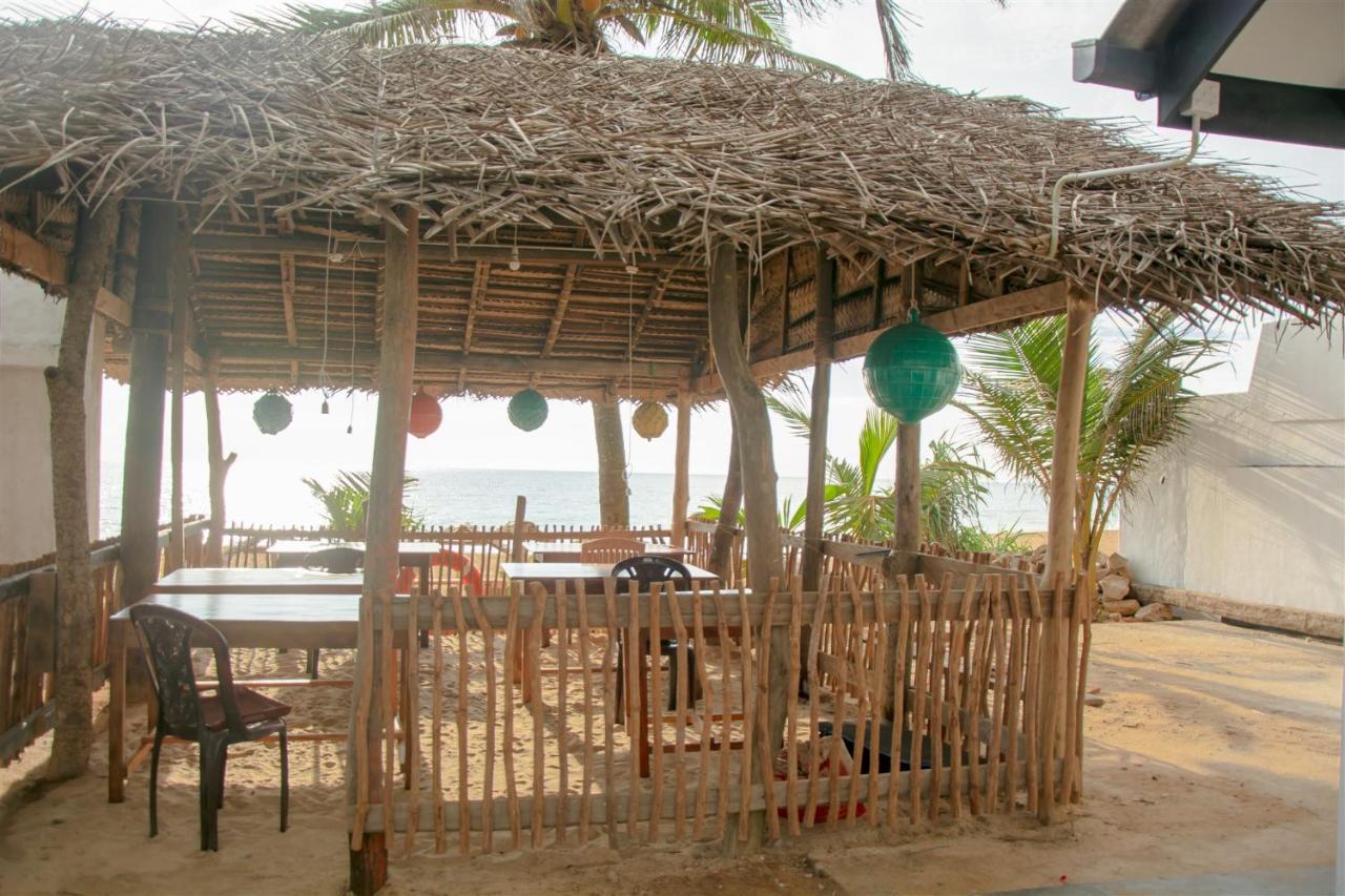 Sailors' Bay Bed & Breakfast Hikkaduwa Exterior foto