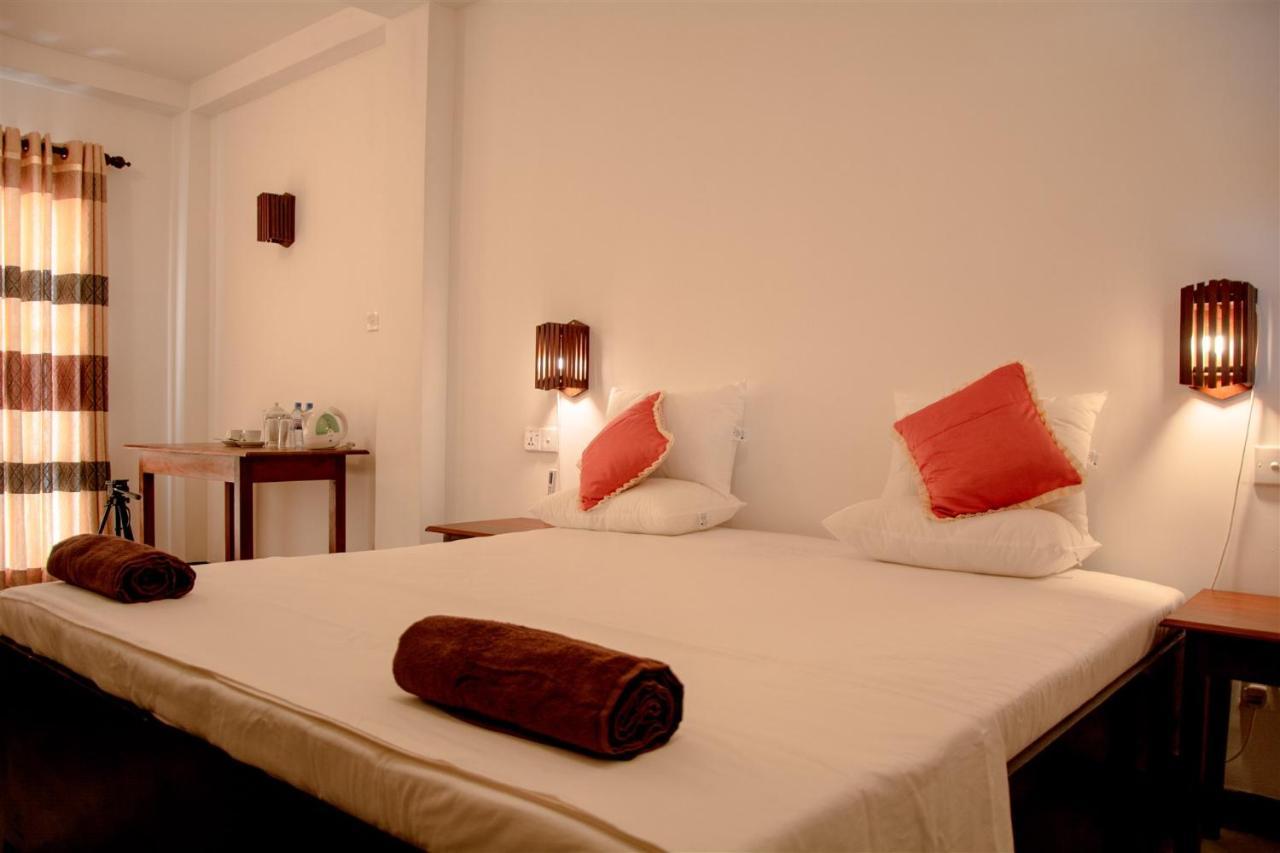Sailors' Bay Bed & Breakfast Hikkaduwa Exterior foto