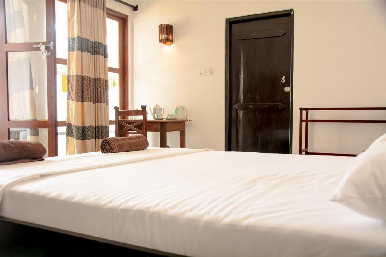Sailors' Bay Bed & Breakfast Hikkaduwa Exterior foto